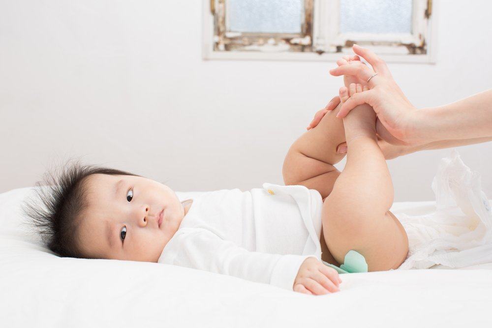 Mengetahui Feses Bayi yang Normal dan Tidak dari Warna serta Teksturnya