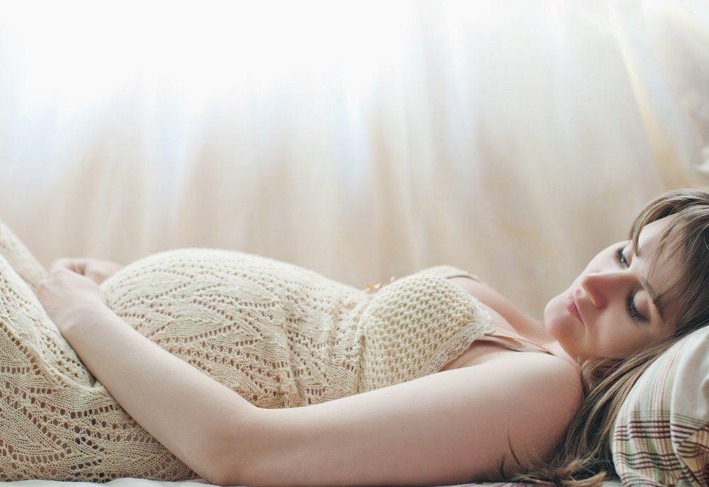 Ini Bahayanya Bagi Bayi Kalau Ibu Tidur Telentang Saat Hamil Tua