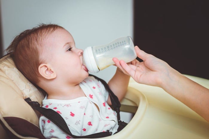 bayi susu botol