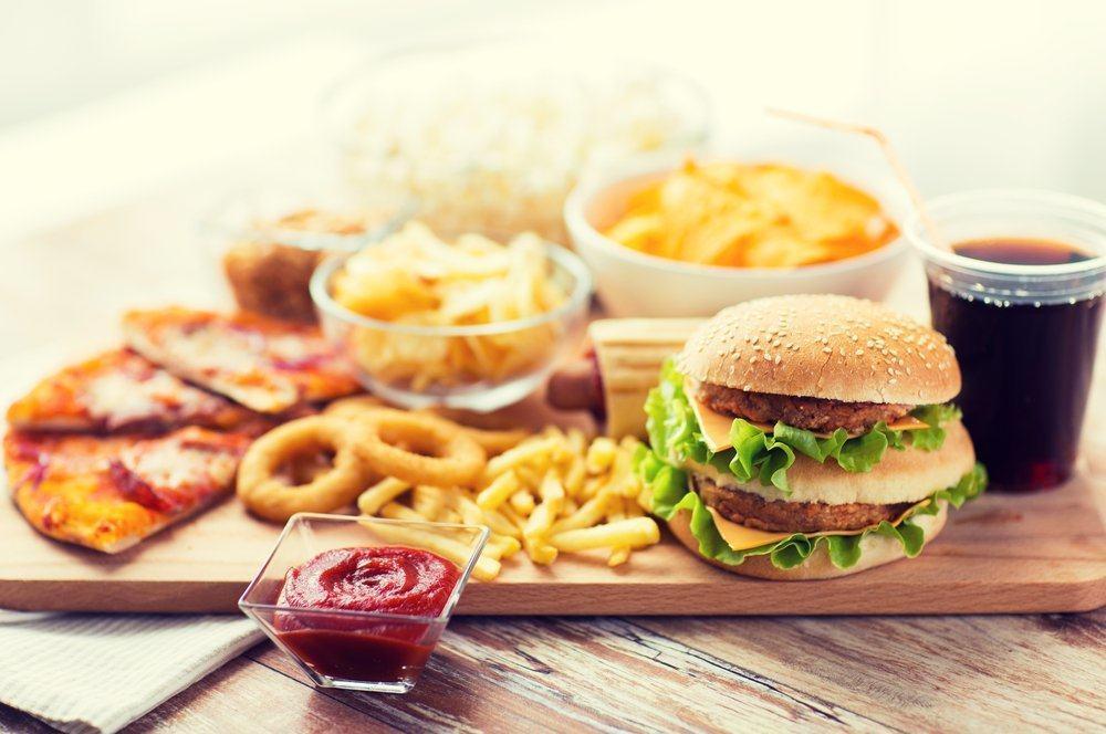 10 Makanan Penyebab Darah Tinggi yang Perlu Diwaspadai