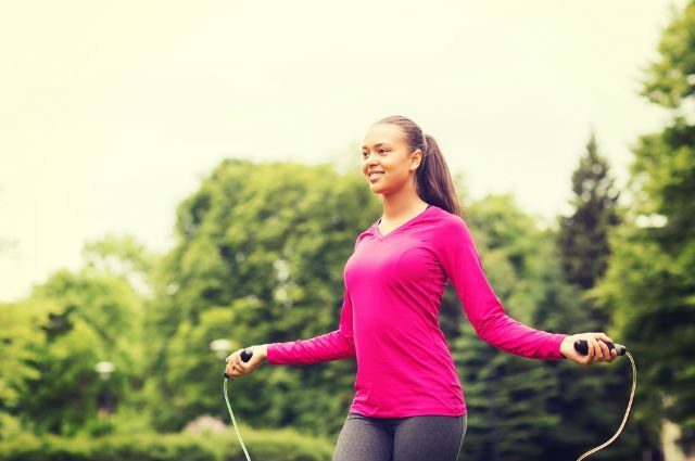 Lari vs Lompat Tali, Manakah yang Lebih Efektif Menurunkan Berat Badan?