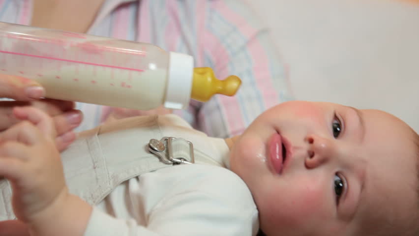 Bayi Anda Menolak Susu Botol? Ini Cara Mengatasinya