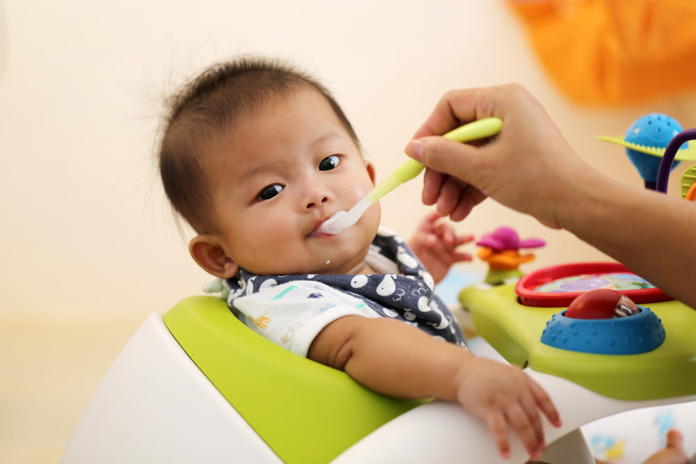 Tahapan Bayi Mengenal Rasa Makanan, dari Lahir Hingga 12 Bulan