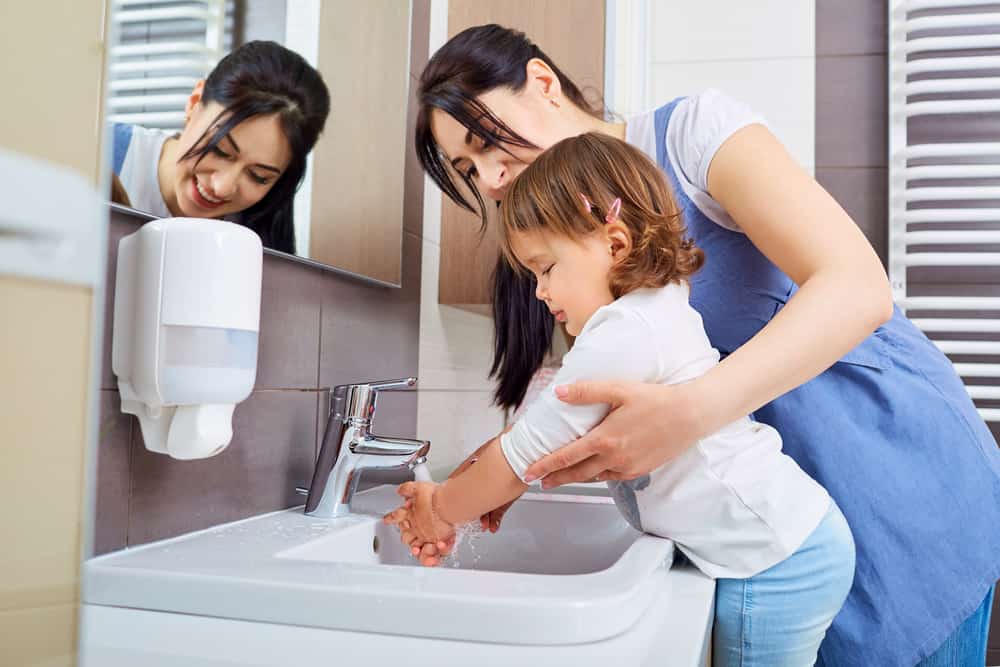 8 Kebiasaan Tentang Kebersihan Diri yang Wajib Diajarkan Pada Anak
