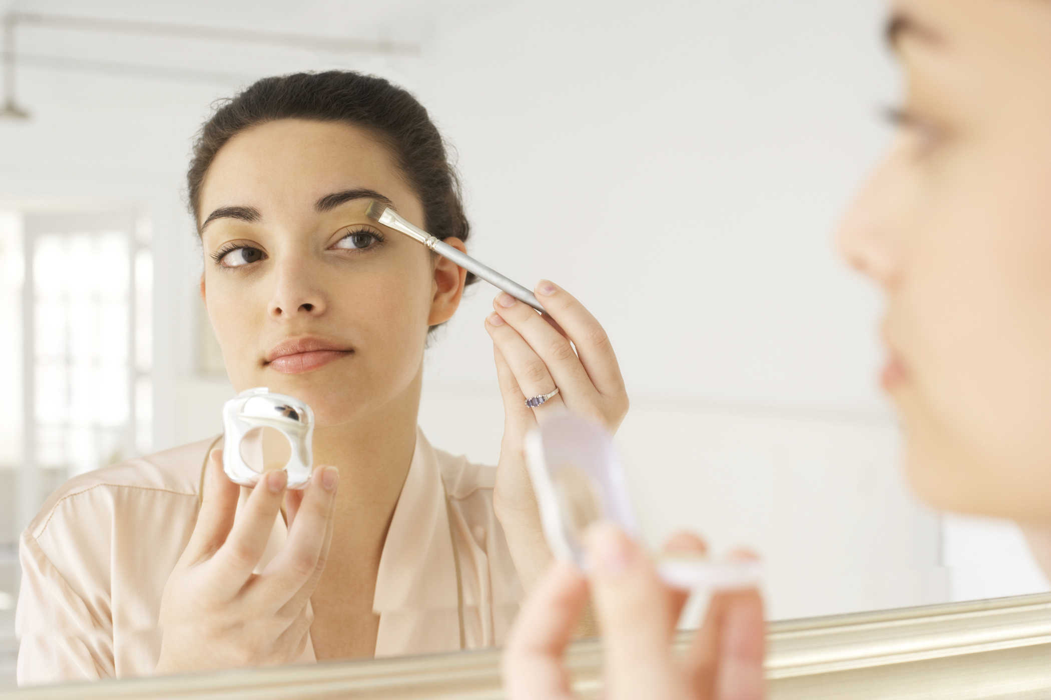 Ingin Pakai Makeup Saat Hamil? Ketahui Dulu 6 Bahan yang Perlu Dihindari