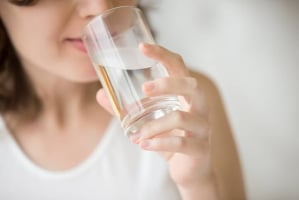 Manfaat minum air garam untuk tenggorokan