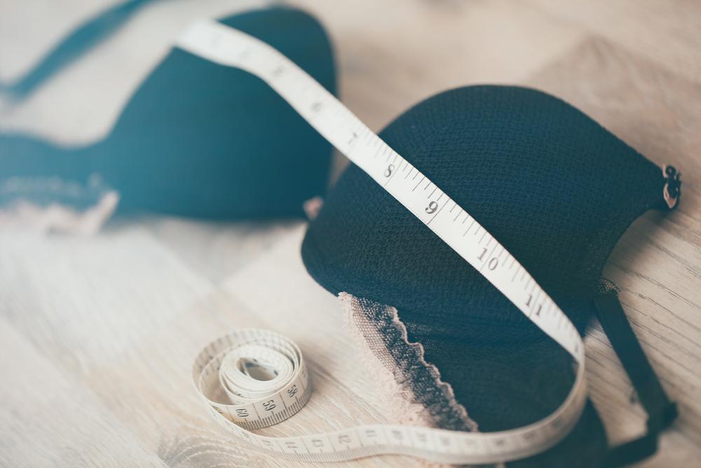 Payudara Besar Sebelah, Apakah Normal atau Berbahaya?