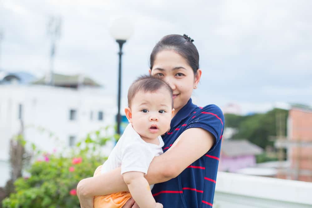 Bolehkah Ibu Menggendong Anak Saat Hamil?