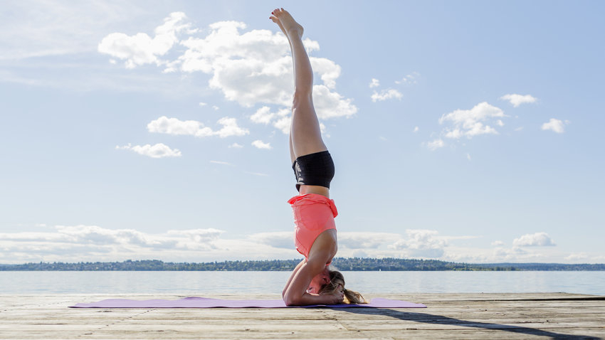 Tips Mempelajari dan Menguasai Pose Headstand, Salah Satu Pose Yoga Terfavorit