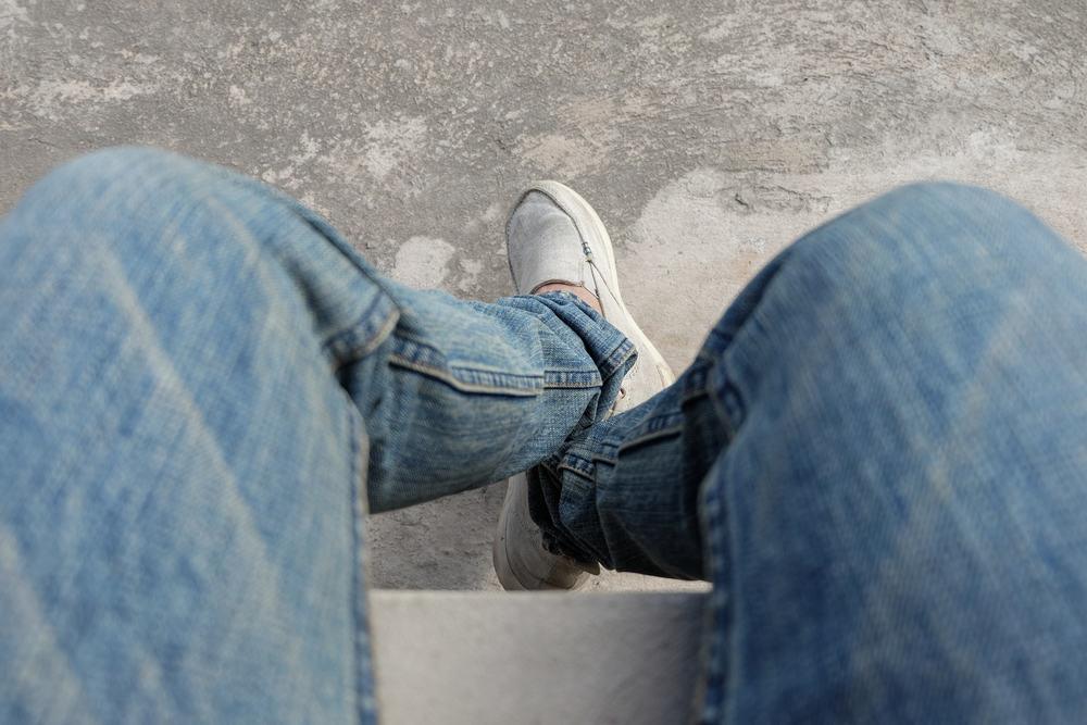 Kaki Tak Bisa Diam Saat Duduk? Menggoyangkan Kaki Ternyata Banyak Manfaatnya, Lho