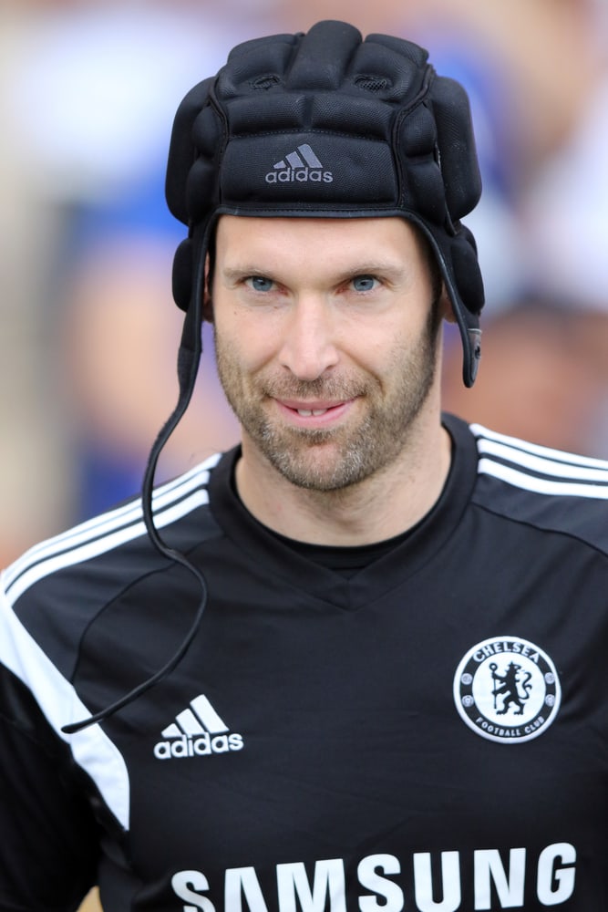 petr cech cedera kepala