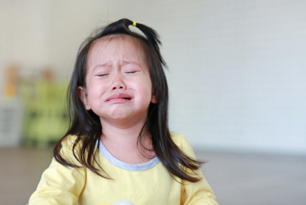 7 Cara Menghadapi Anak Cengeng Tanpa Drama
