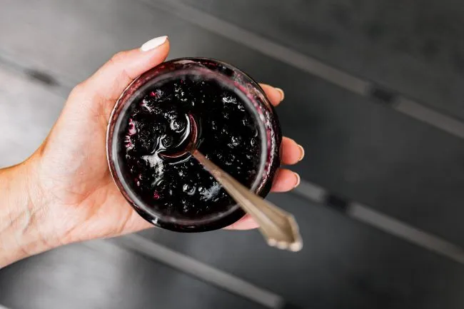 4 Manfaat dan Risiko Minuman Activated Charcoal