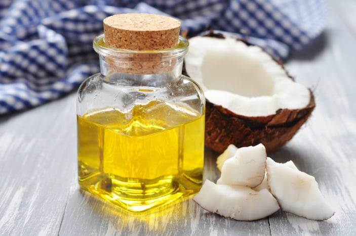 minyak kelapa merupakan kandungan skincare yang dihindari untuk kulit berminyak