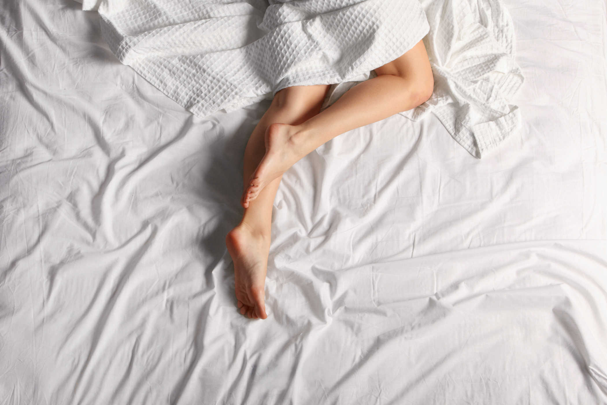5 Manfaat Tidur Tidak Pakai Celana Dalam Bagi Kesehatan