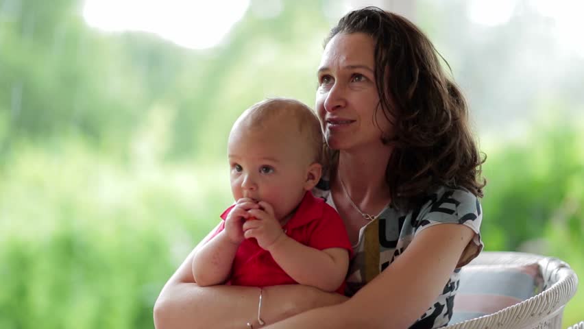 Ibu yang Hamil di Usia Lebih Tua Cenderung Melahirkan Anak yang Lebih Pintar