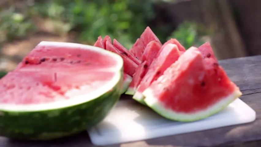 14 Manfaat Buah Semangka untuk Kesehatan Tubuh
