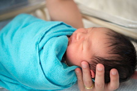 Melahirkan Bayi Besar: Risiko dan Cara Mencegahnya