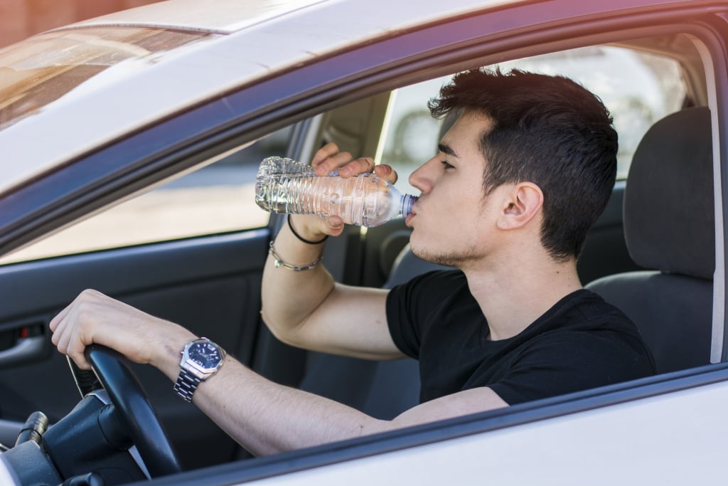 botol air minum plastik hangat panas