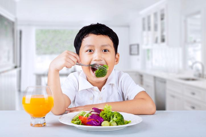 4 Jenis Nutrisi yang Tetap Harus Didapat Si Kecil Meski Sedang Puasa