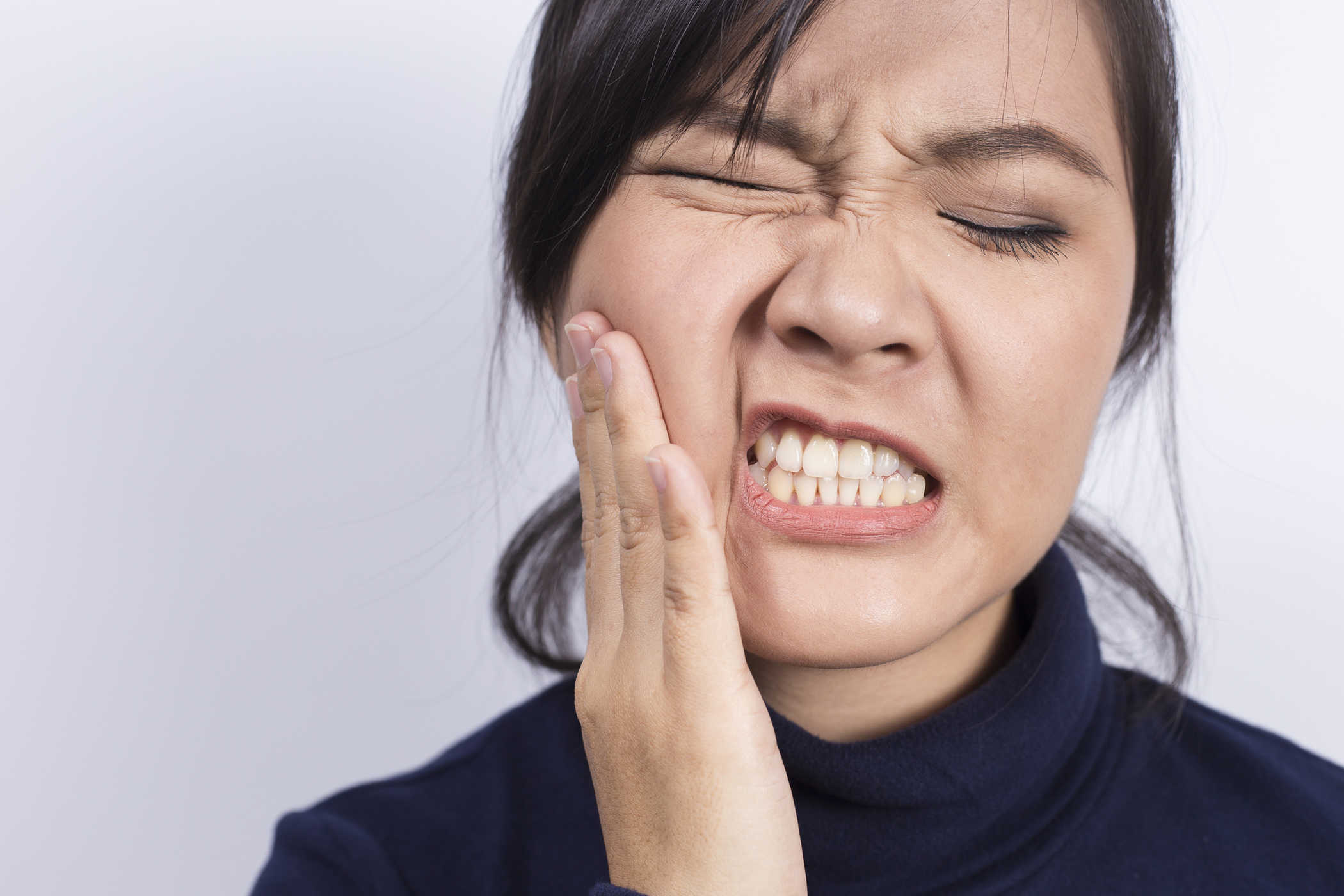 4 Cara Ampuh Mengatasi Sakit Gigi Saat Sedang Puasa