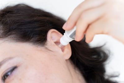 Cara menggunakan obat tetes telinga