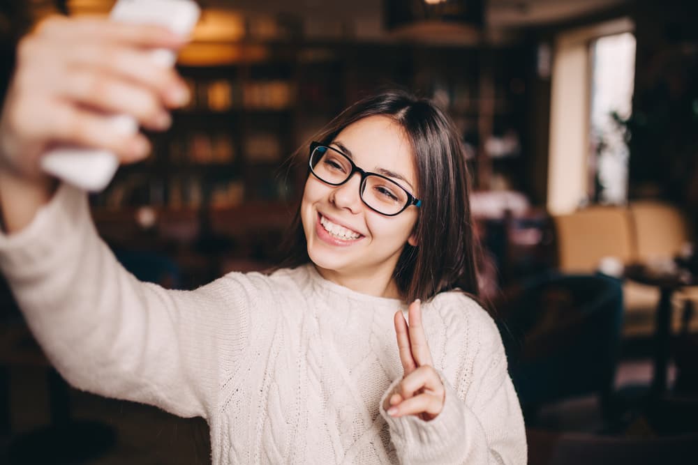 Foto Pakai Flash Bikin Kejang? Kenali Epilepsi Fotosensitif