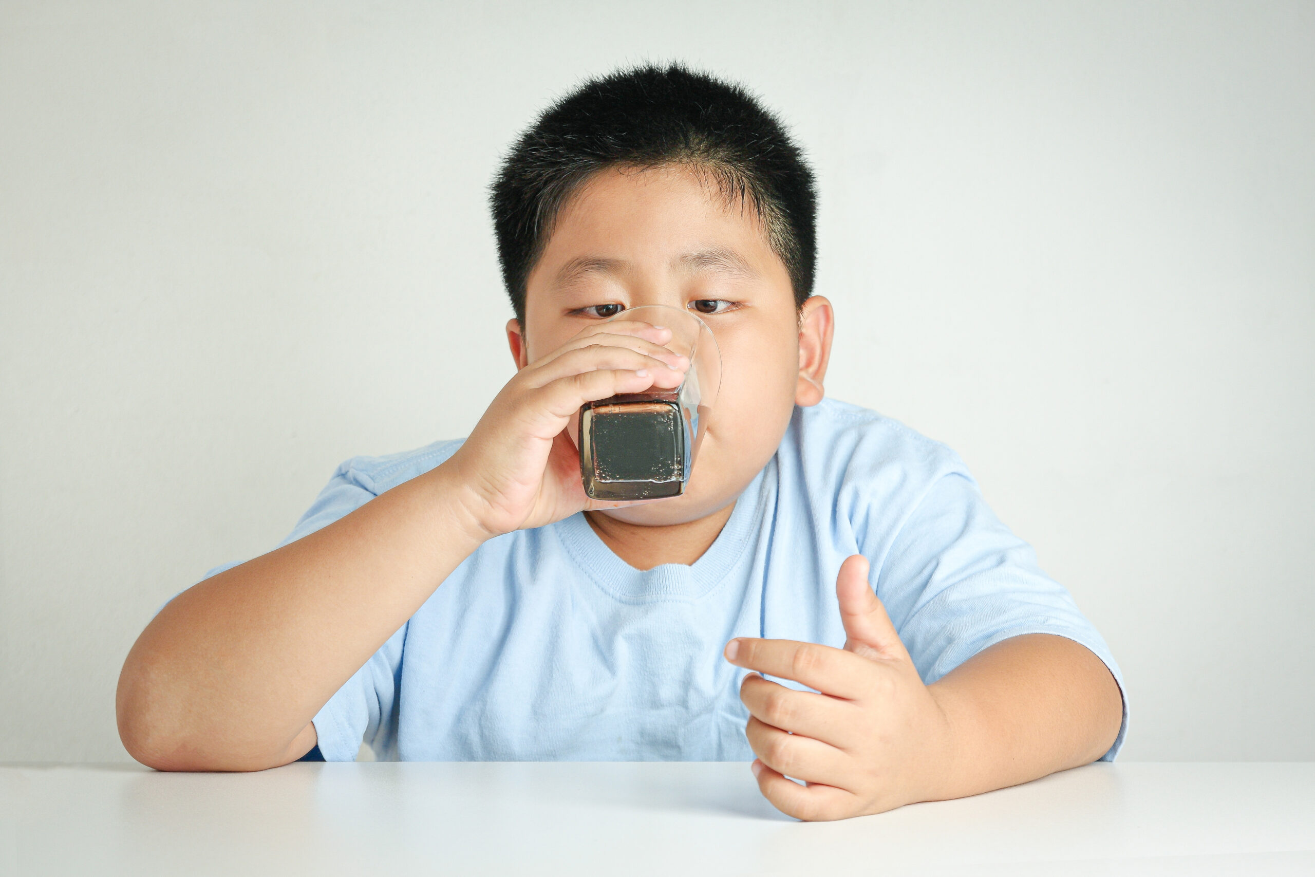 Awas! Ini Bahaya Jika Membiarkan Anak Minum Alkohol