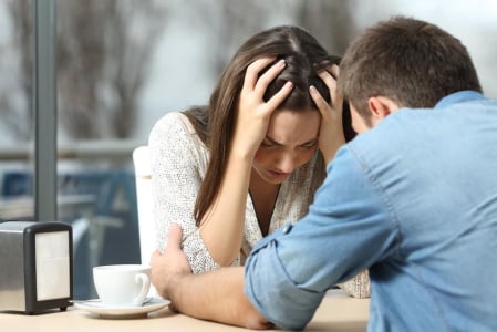 10 Hal yang Bisa Anda Lakukan untuk Membantu Pasangan Mengatasi Depresi