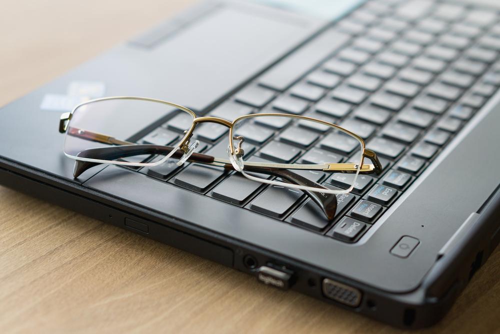 8 Tips Mudah Mengatasi Mata Lelah Setelah Seharian Kerja di Depan Komputer