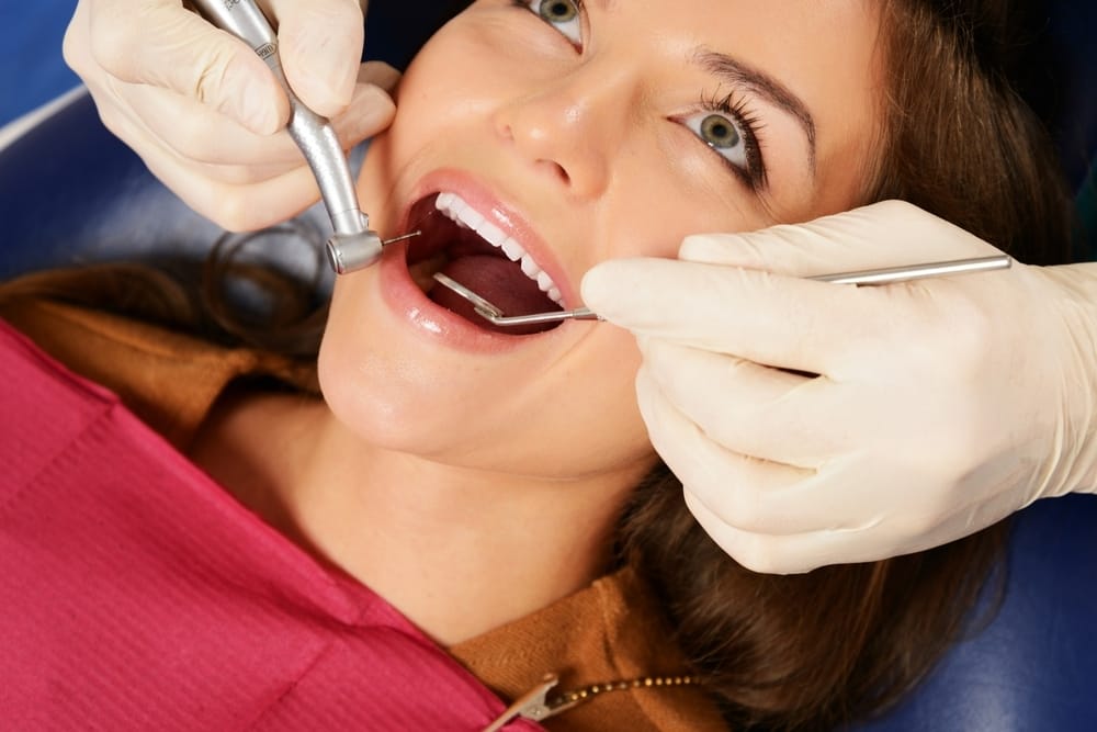 Jenis Tambalan Gigi dan Prosedur Pemasangannya di Dokter Gigi