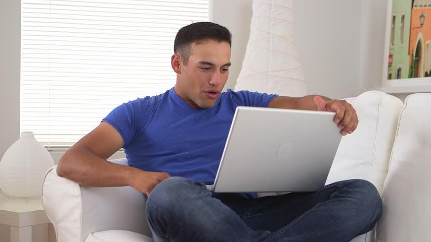 Alasan Psikologis Kenapa Banyak Pria Suka Nonton Porno