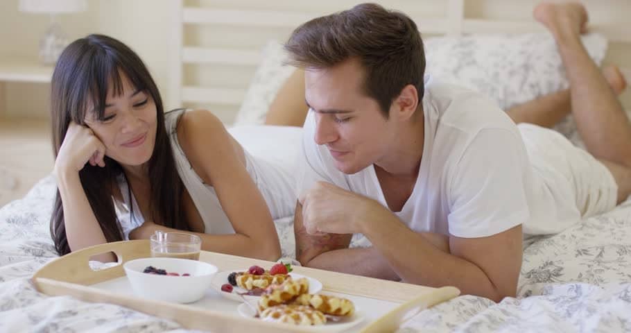 Sering Merasa Lapar Setelah Berhubungan Seks? Ini Penyebabnya