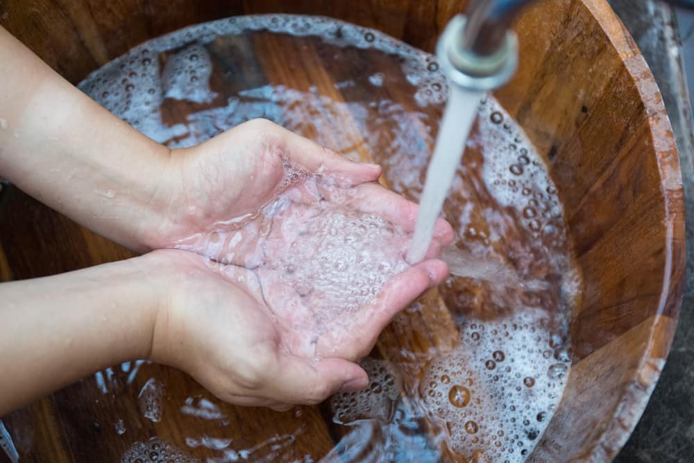 Lebih Bersih Cuci Tangan Dengan Air Dingin Atau Air Hangat?