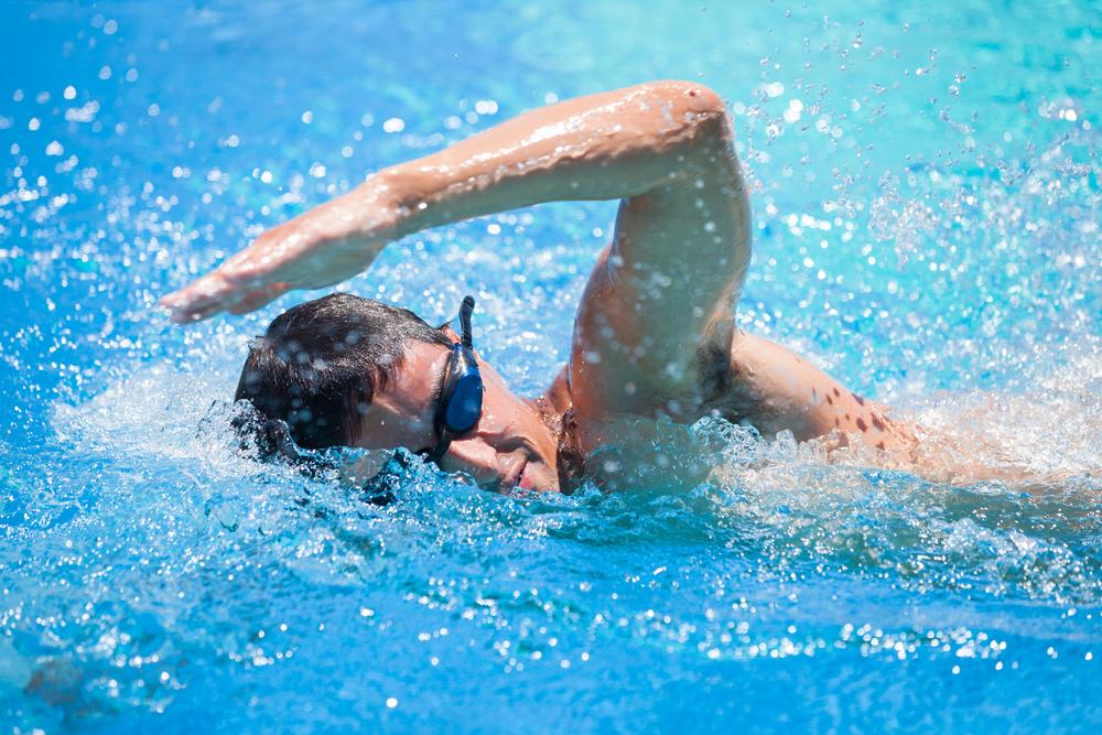 5 Penyakit yang Bisa Menyerang Anda di Kolam Renang