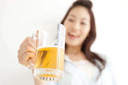 Apa Benar Minum Alkohol Bikin Pil KB Jadi Tak Efektif?
