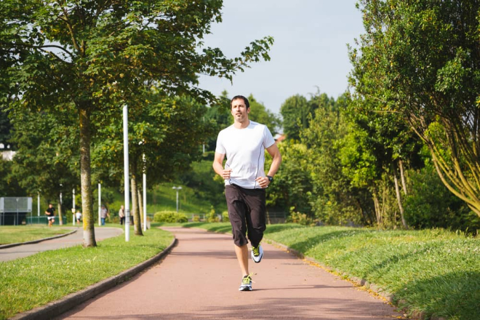 a running track for knee pain