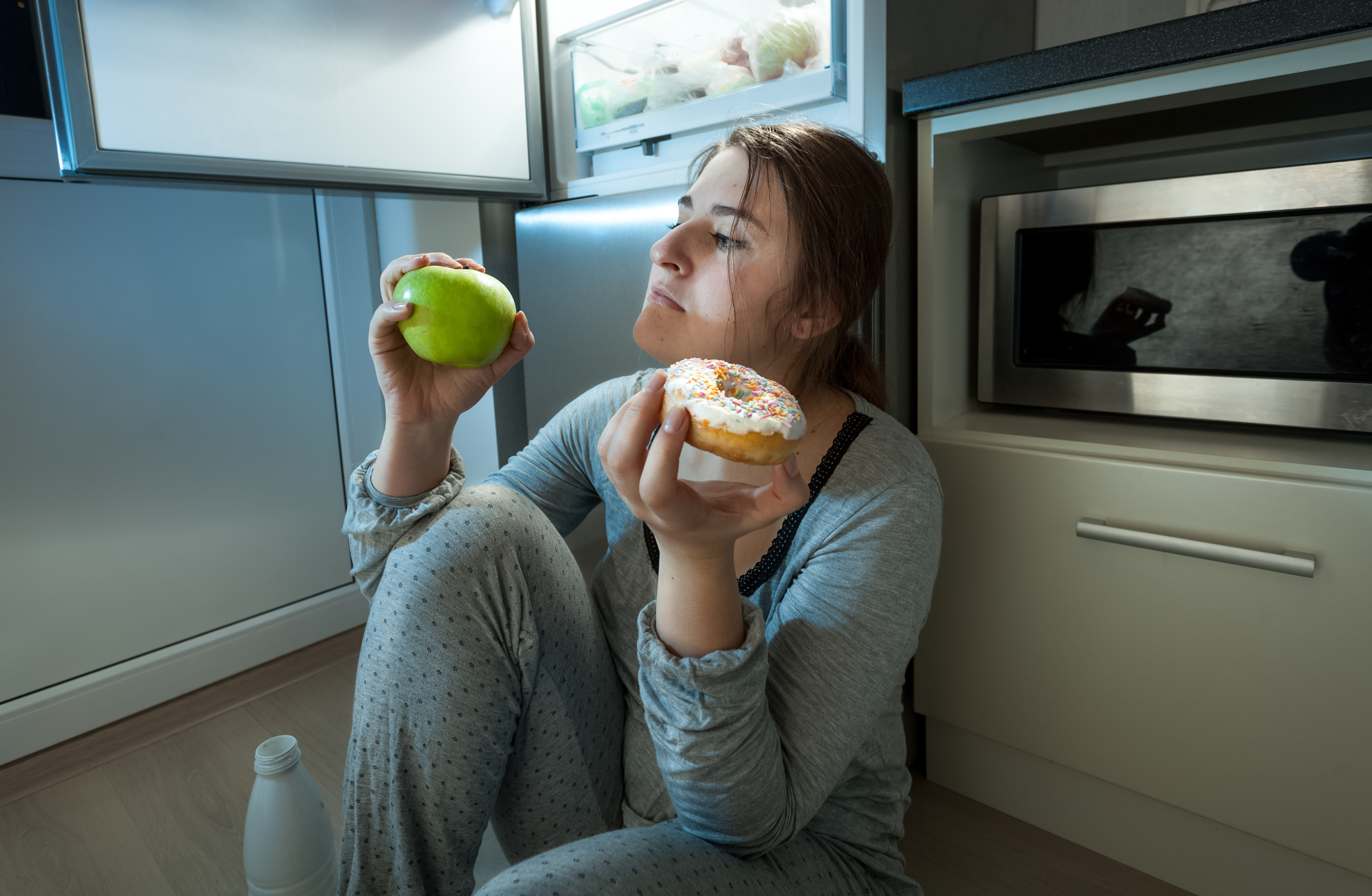 Makan Sebelum Tidur, Bikin Tidur Nyenyak atau Justru Tidak Bisa Tidur?