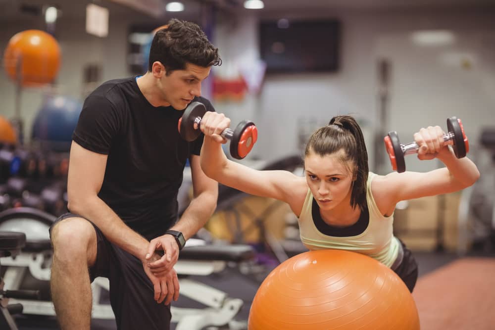 4 Tipe Orang yang Perlu Menggunakan Personal Trainer Saat Nge-Gym