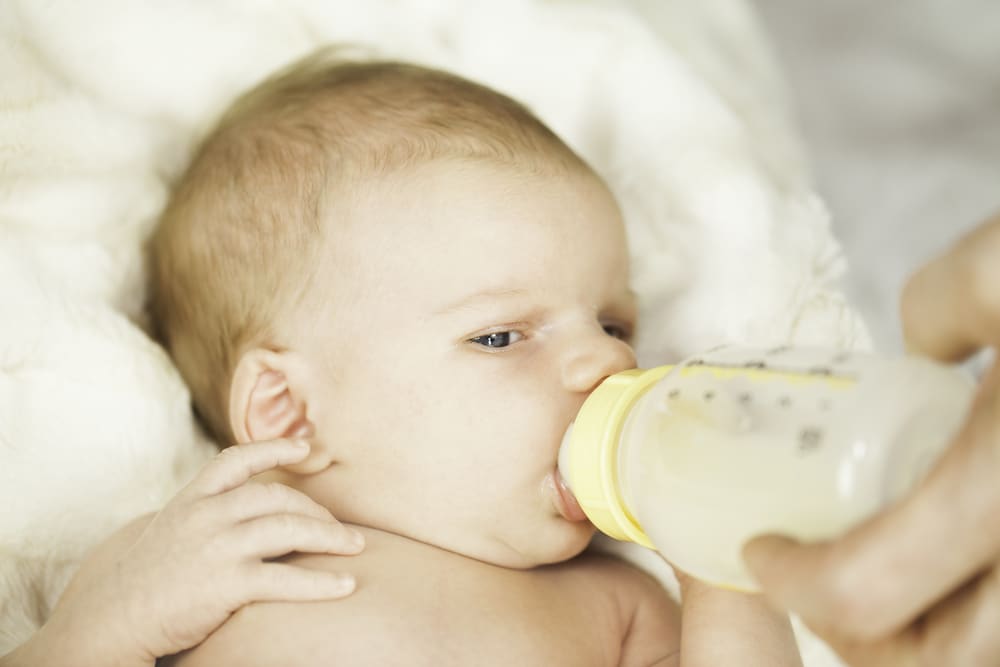 Berat Badan Bayi Kurang, Bolehkah Diberikan Susu Formula?