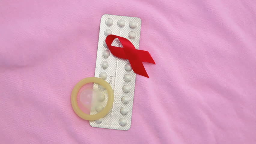 Apakah Masih Perlu Pakai Kondom Kalau Sudah Minum Pil KB?