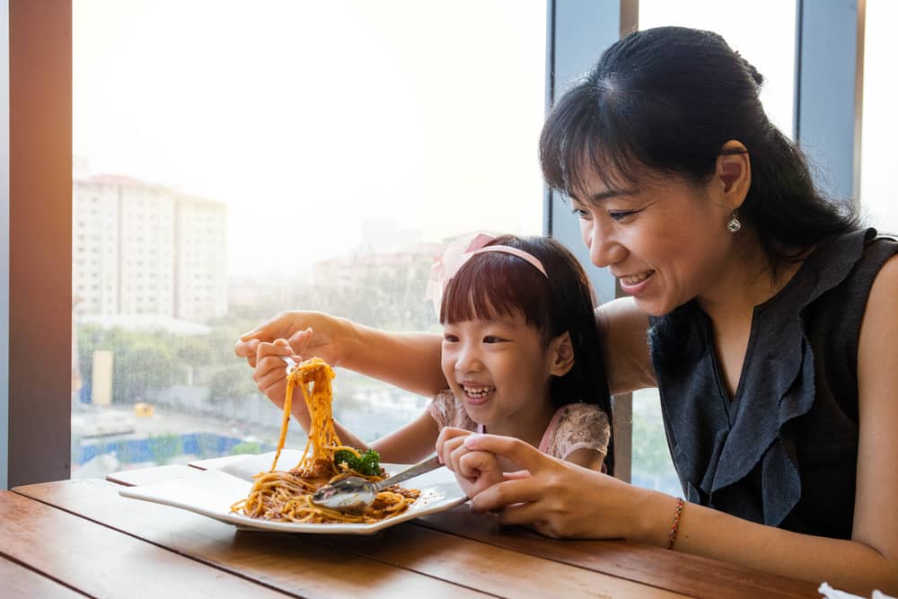 Cara Mengontrol Porsi Makan Anak Agar Tak Makan Berlebihan