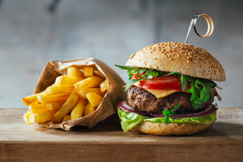 Apa yang Sebaiknya Dimakan Atau Diminum Setelah Makan Junk Food?