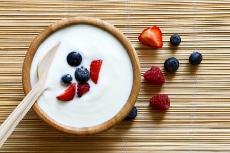Perbedaan Greek Yogurt dan Plain Yogurt, Mana yang Lebih Sehat?
