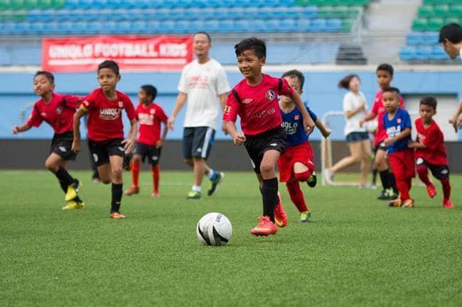 6 Manfaat Bermain Sepak Bola Bagi Perkembangan Anak