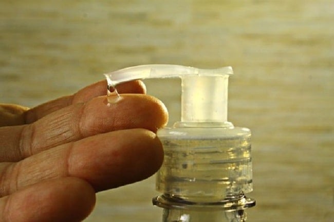 3 Risiko Kesehatan Akibat Keseringan Pakai Hand Sanitizer