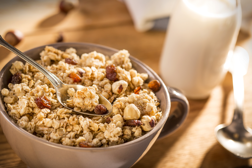 Sudah Rutin Makan Granola untuk Diet, Kok Berat Badan Malah Naik?