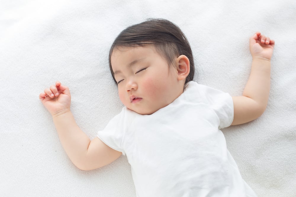 Informasi Seputar Jam Bayi Tidur, Cara Menidurkan, dan Posisi yang Tepat