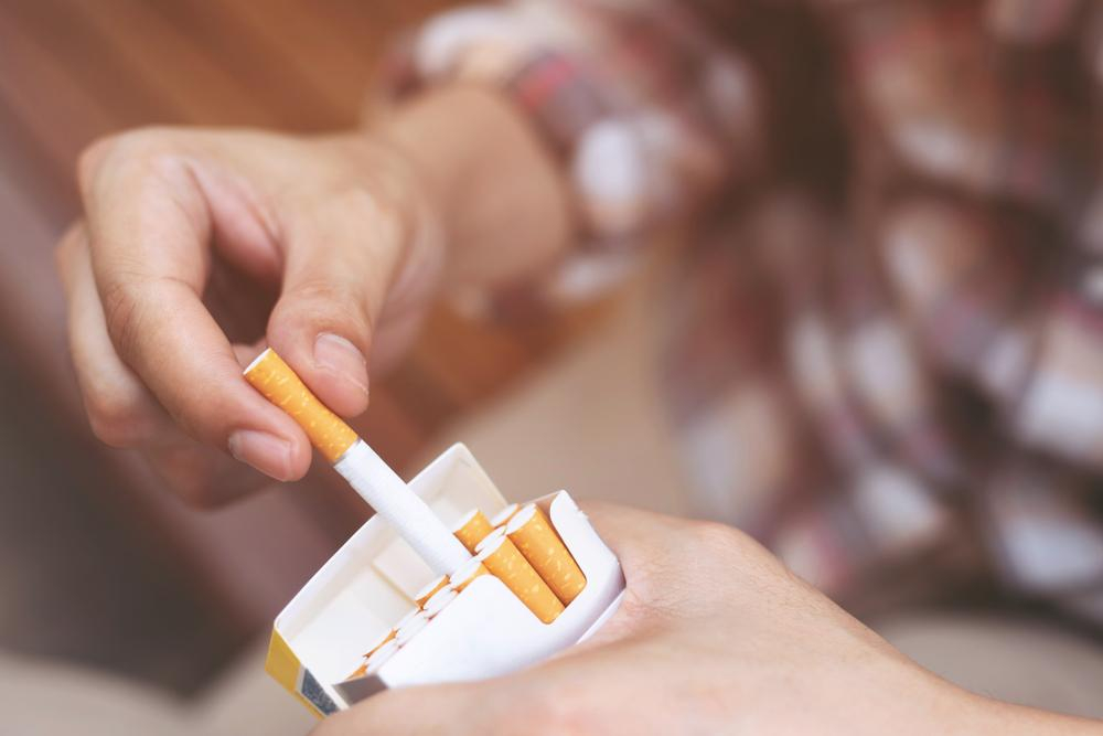 Rokok Filter vs Kretek: Mana yang Lebih Berbahaya?