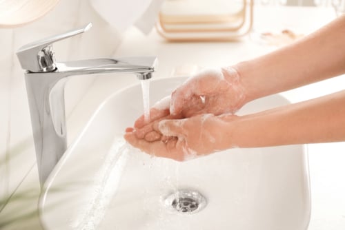 mencuci tangan setelah dari toilet adalah salah satu cara mencegah penularan patogen